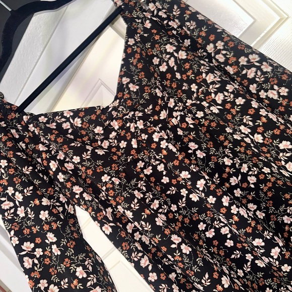 {NWOT} LILY ROSE - FLORAL BABYDOLL SMOCKED MINI DRESS - Picture 2 of 6